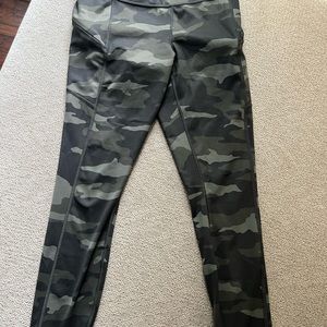Athleta Camo leggings - size S- very gently worn